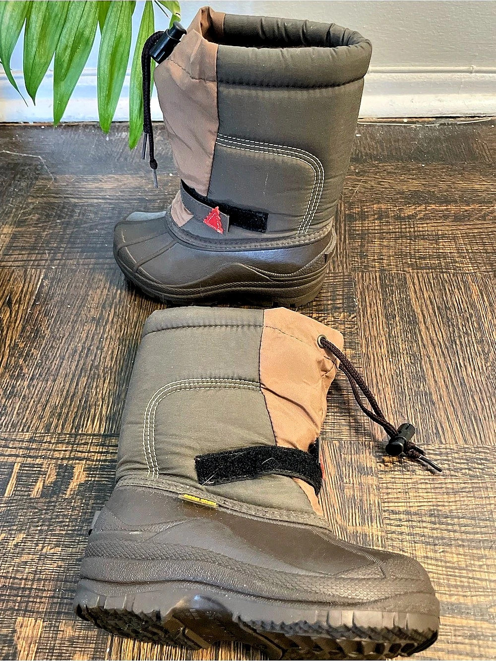 Highraud Winter Boots Brown & Gray US 9 durable - made in Canada ๐จ๐ฆ